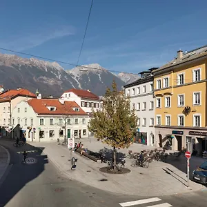 Huge In Awesome Location With Parking Innsbruck